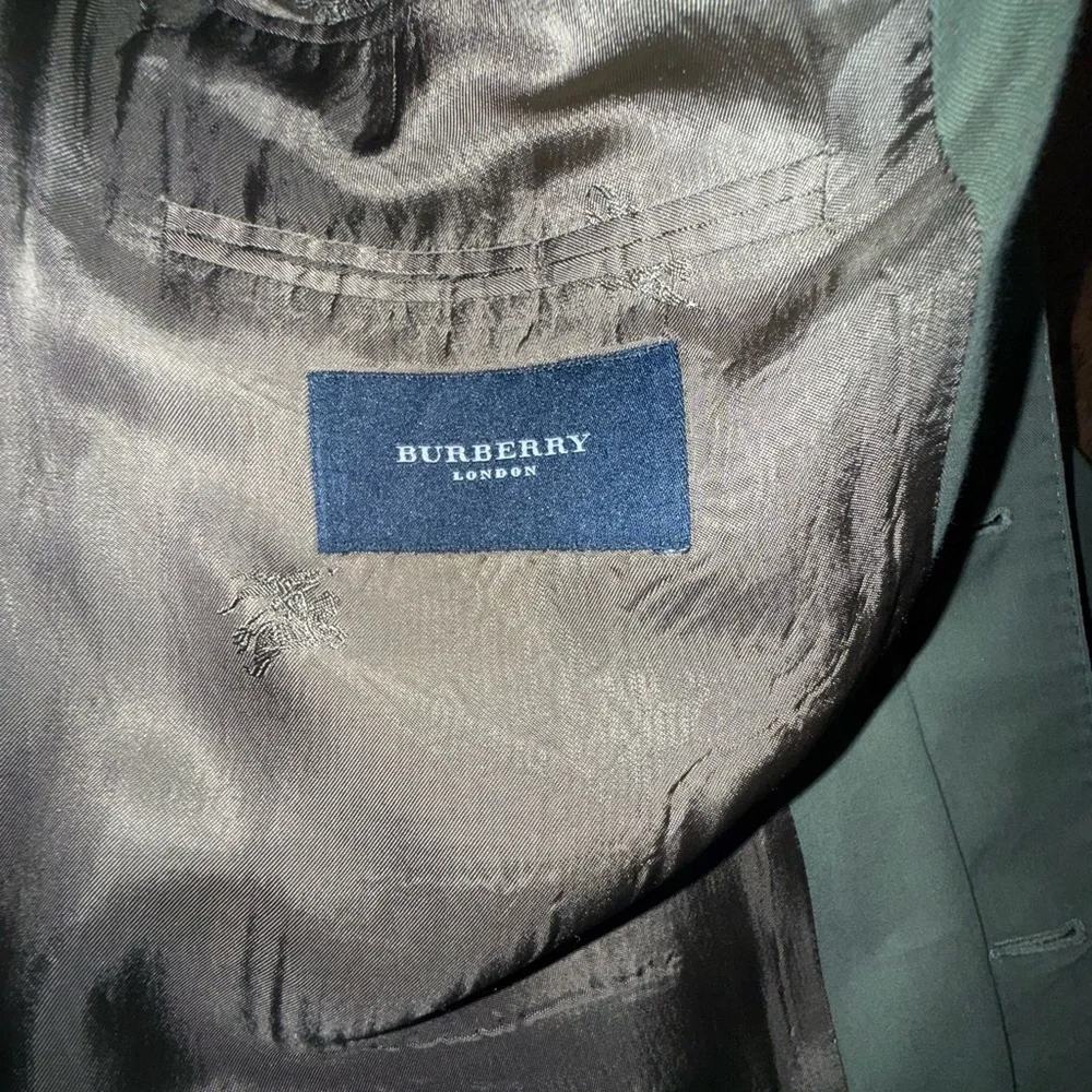 Burberry. Men’s 100% Cotton, 3 Button, Olive Green Blazer. 46